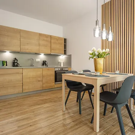 Gambit, Ogrody Pieniawskie, Myweek Lejlighed *